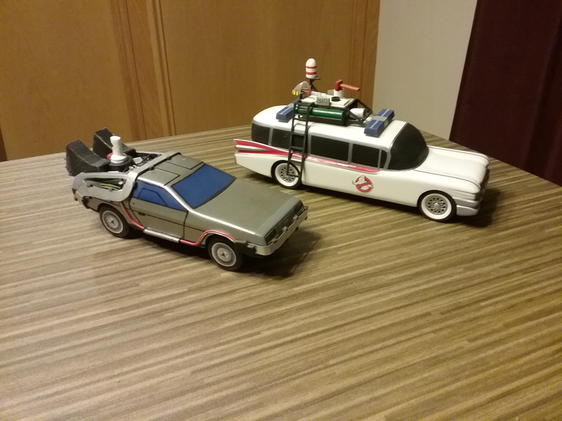 Illustration for article titled Ecto-1 or Delorean Time Machine?